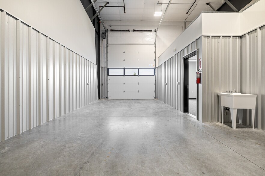 More Photos Of 3121 Leslie Rd, Richland Flex For Lease