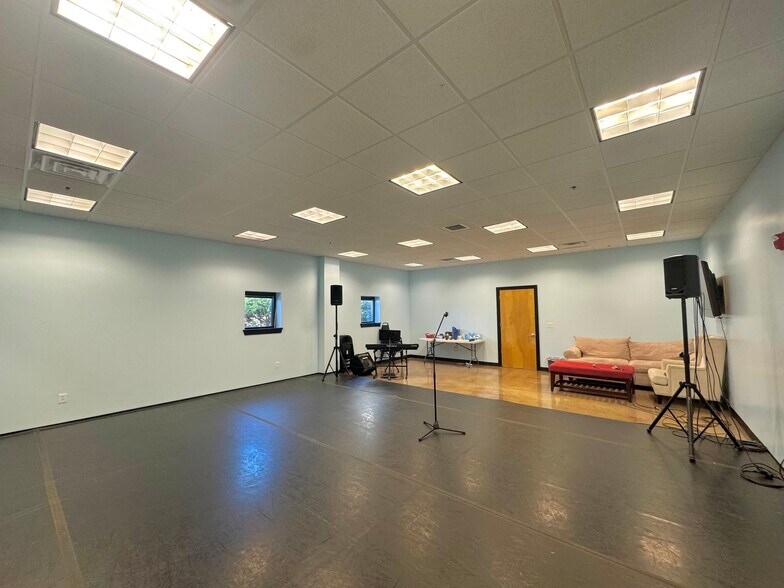 More Photos Of 3145 Pleasant Grove Rd, White House Warehouse For Lease