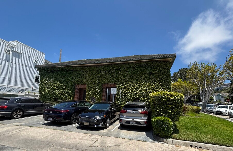 More Photos Of 1134 Kline St, La Jolla Public Library For Lease