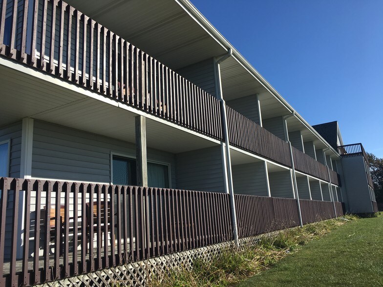 293 US Highway 2 W, Saint Ignace, MI 49781 Hotel For Sale