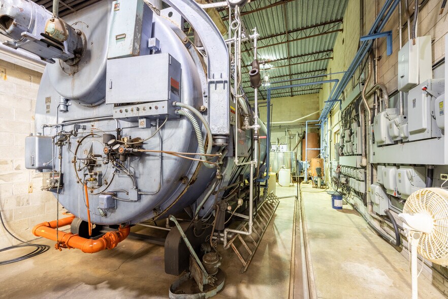 More Photos Of 324 County Road 34, Kingsville Manufacturing For Sale