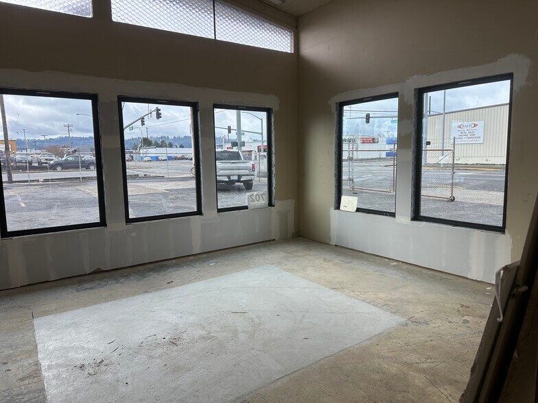 More Photos Of 702 Commerce Ave, Longview Storefront Retail Office For Lease
