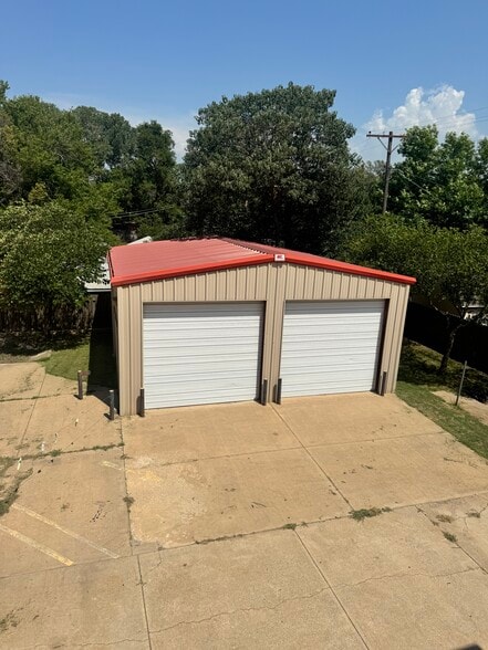 More Photos Of 856 S Green St, Wichita Specialty For Sale