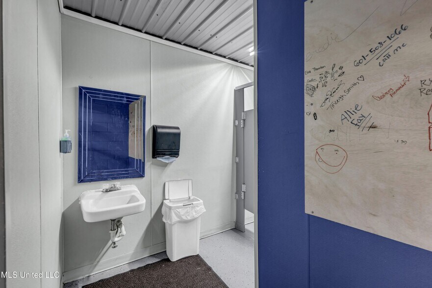 More Photos Of 6238 MS-198, Lucedale Specialty For Sale