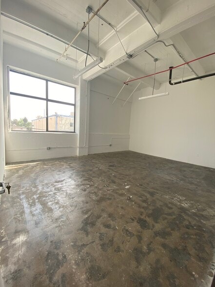More Photos Of 901 E 31st St, Los Angeles Manufacturing For Lease