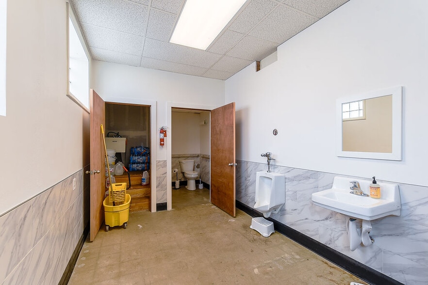 More Photos Of 424 S Main St, Troy Bank For Sale