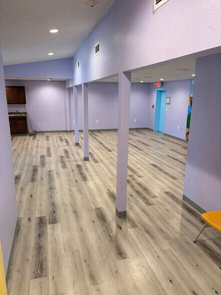 More Photos Of 515 W Bridge St, Granbury Freestanding For Lease