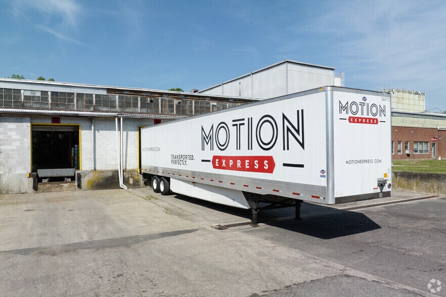 More Photos Of 55 Haul Rd, Wayne Warehouse For Lease