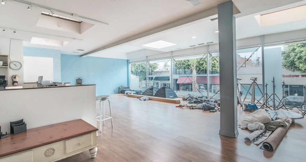 More Photos Of 261 S Robertson Blvd, Beverly Hills Storefront Retail Office For Sale