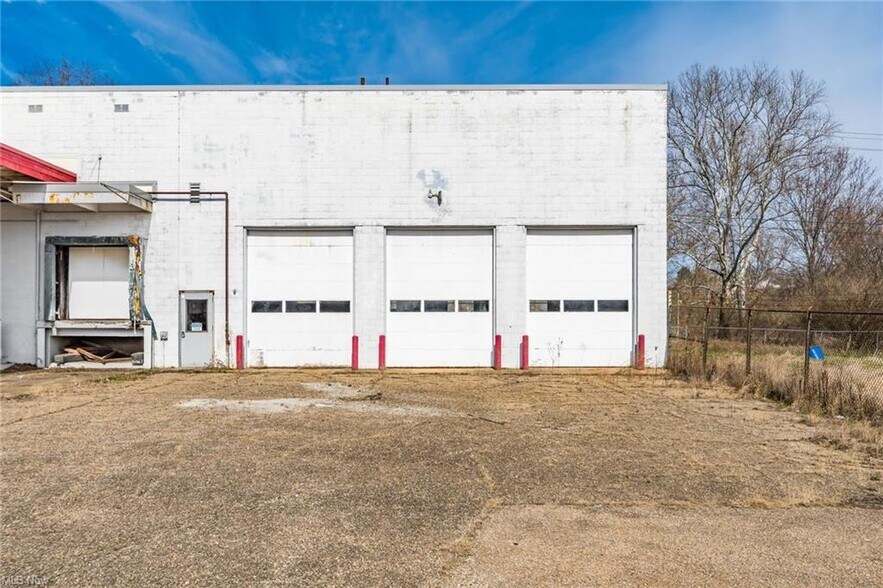 More Photos Of 2055 Greif Rd, Zanesville Warehouse For Lease