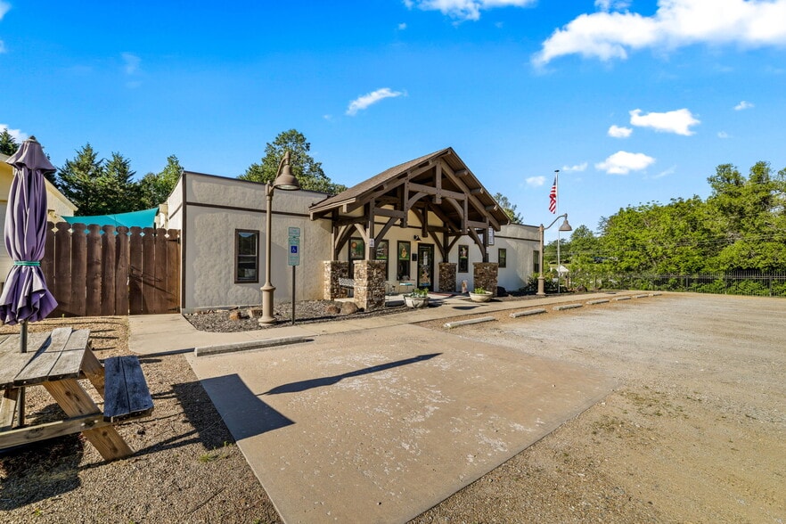 More Photos Of 310 Terrell Rd, Franklin Office For Sale