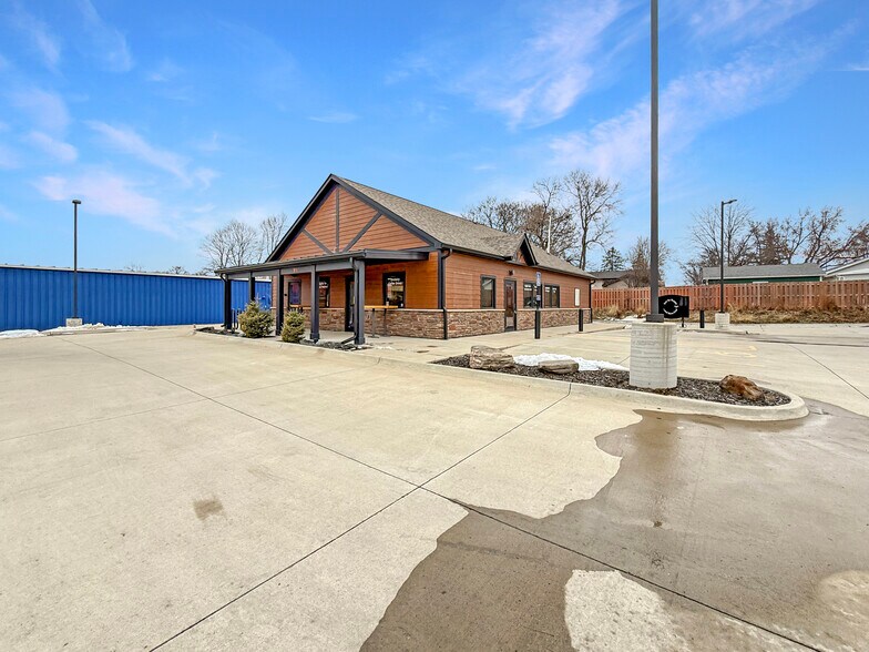 More Photos Of 910 E 2nd Ave, Indianola Restaurant For Sale
