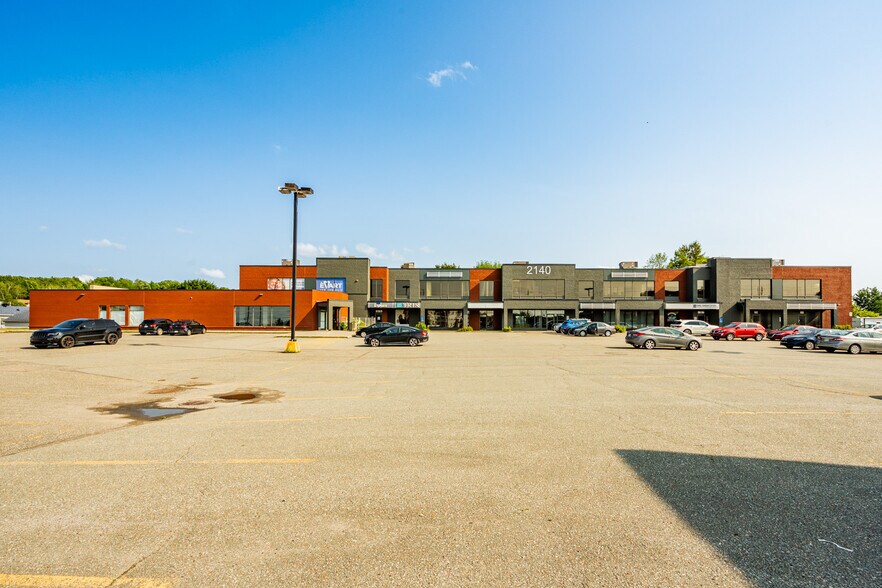 More Photos Of 2140 St King E, Sherbrooke General Retail For Lease