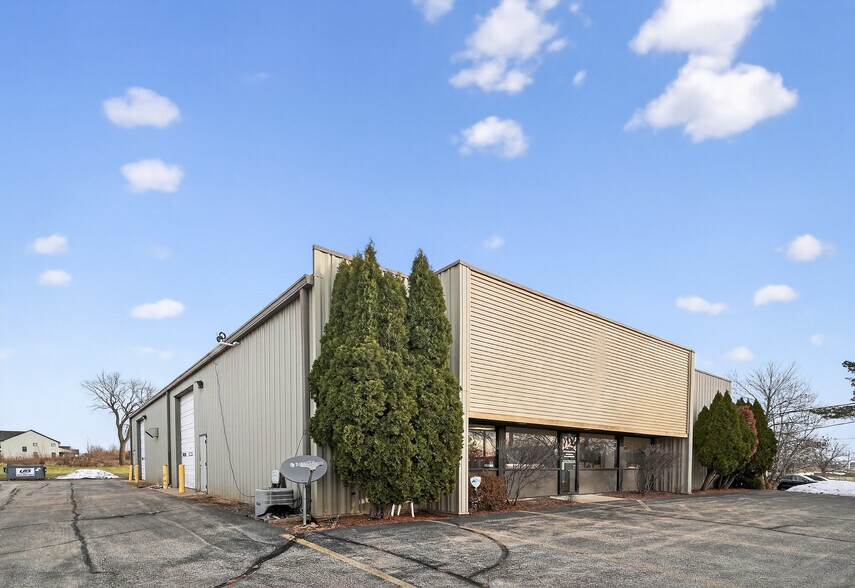 More Photos Of 808 Hicks Dr, Elburn Industrial For Sale