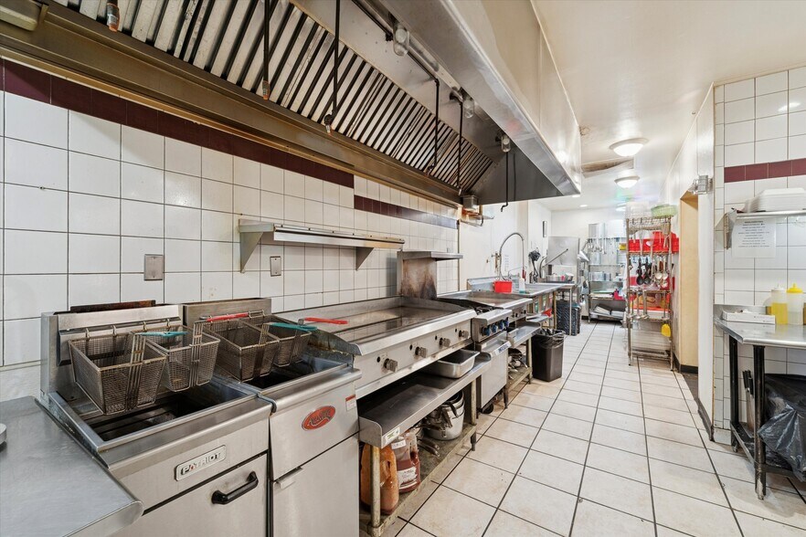 More Photos Of 265 E Township Line Rd, Upper Darby Township Restaurant For Sale