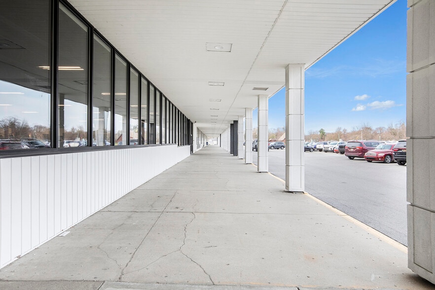 More Photos Of 2055 Gratiot Blvd, Marysville Unknown For Lease