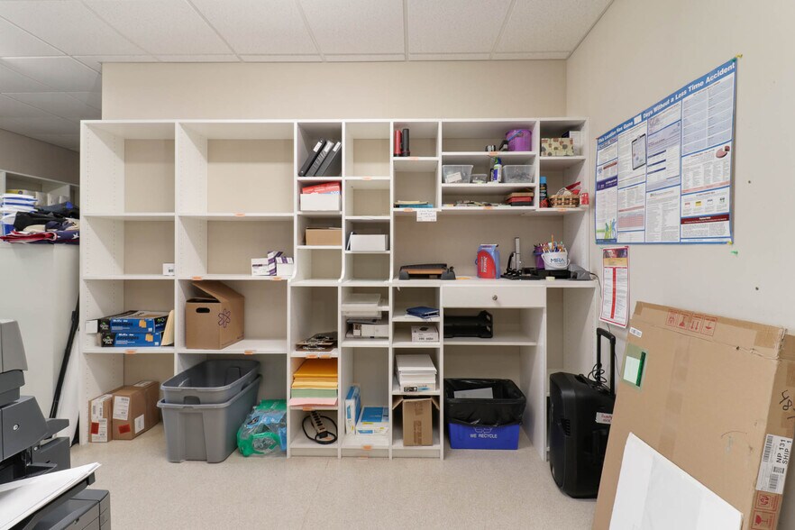 More Photos Of 407 Detroit Ave, Bloomington Office For Sale