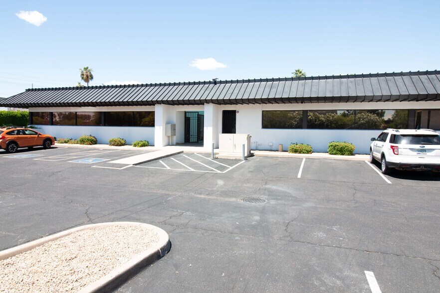 More Photos Of 3337 N Miller Rd, Scottsdale Medical For Lease