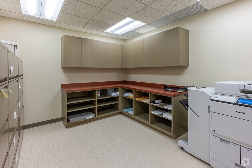 More Photos Of 200 Summit Lake Dr, Valhalla Office For Lease