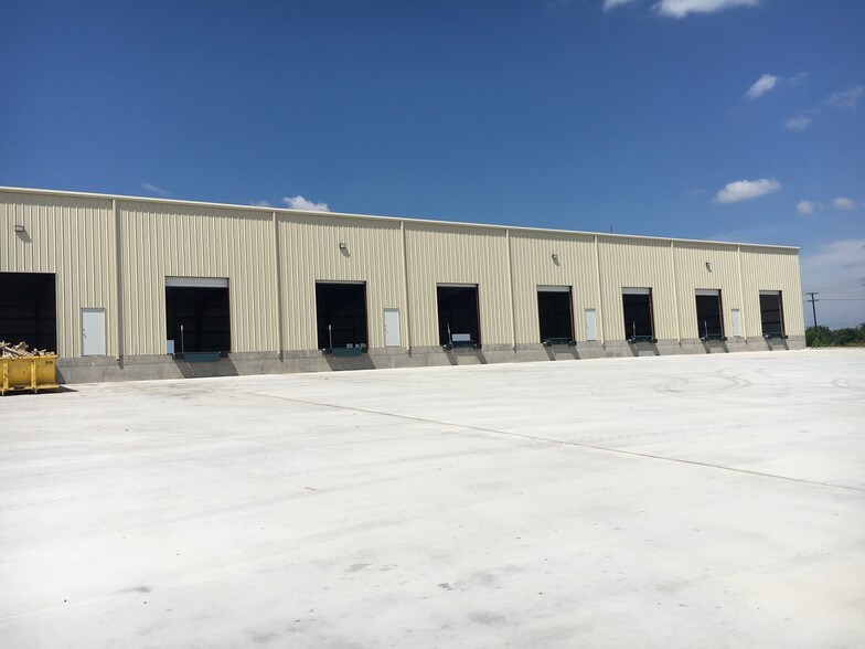 More Photos Of 1000 Schroeder Dr, Waco Warehouse For Lease