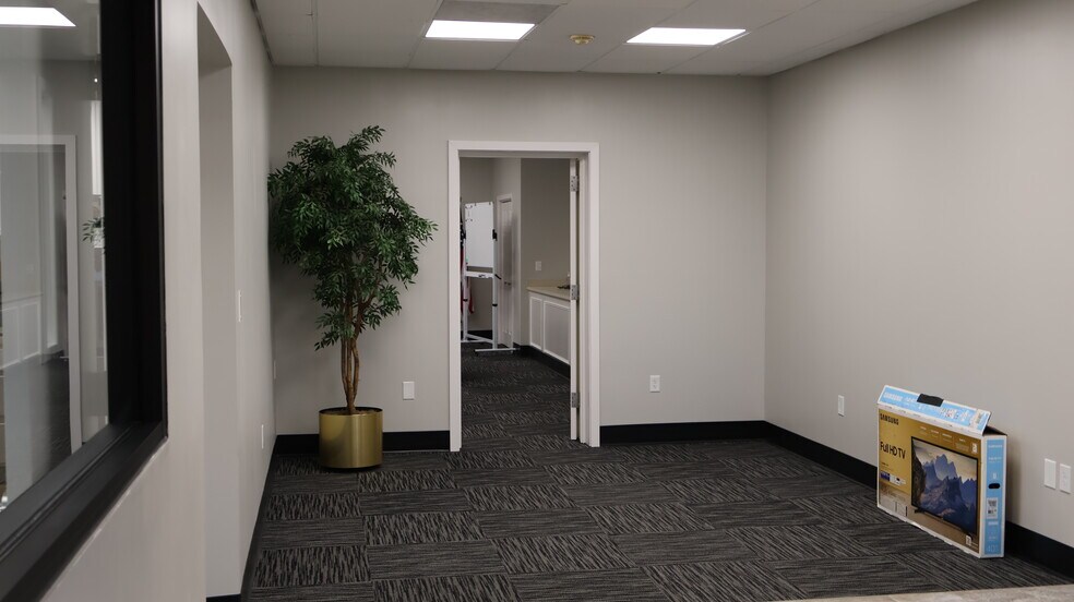 More Photos Of 6330-6332 Flank Dr, Harrisburg Flex For Lease