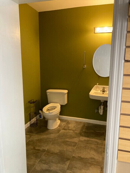 More Photos Of 1601 Riverside Dr, Nashville Storefront For Lease