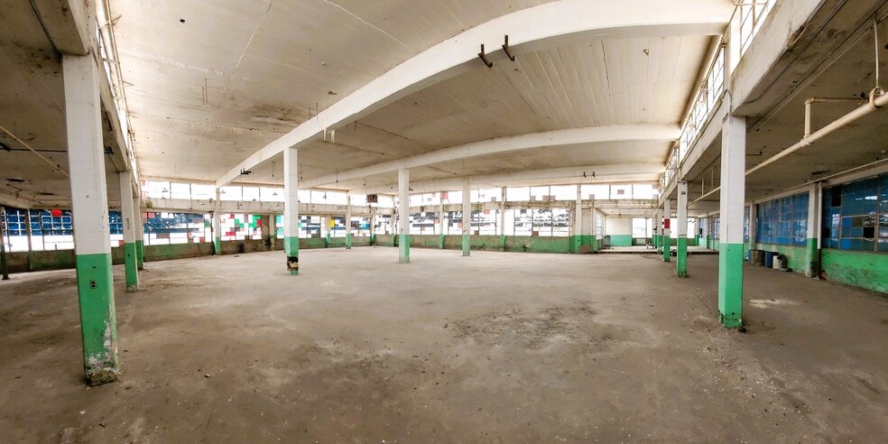 More Photos Of 301 W 3rd St, Sterling Manufacturing For Sale