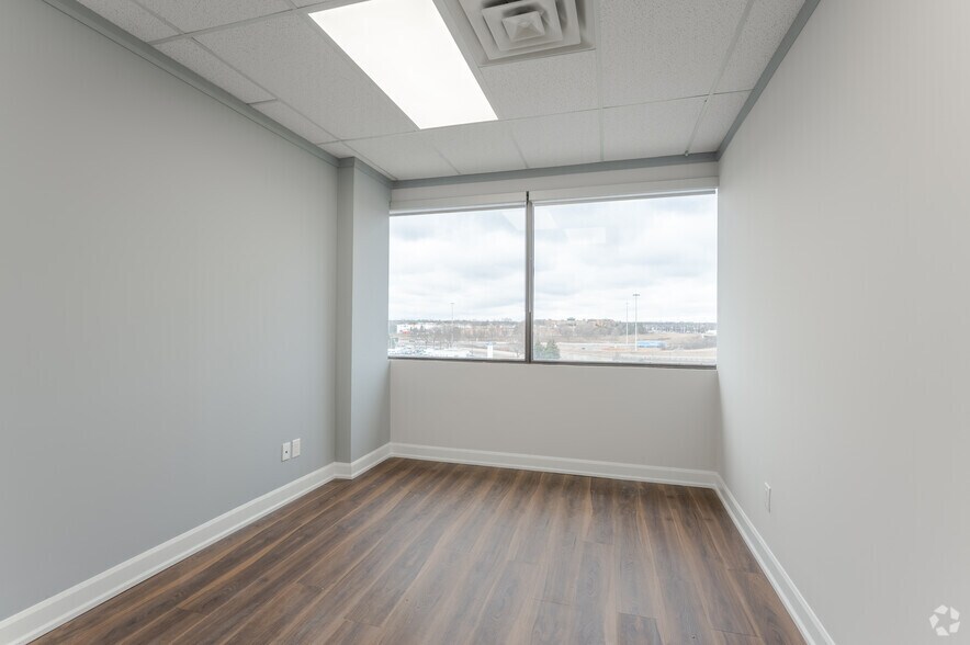 More Photos Of 700 Dorval Dr, Oakville Unknown For Lease