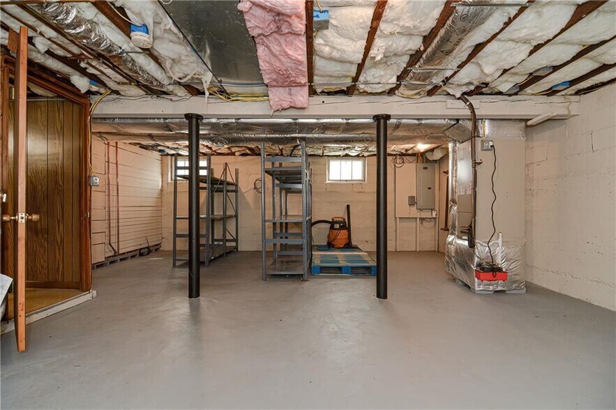 More Photos Of 468 Warren Ave, East Providence Medical For Sale