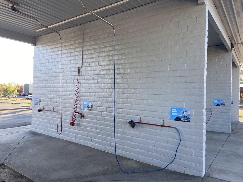 More Photos Of 225 NE Quimby Ave, Bend Carwash For Sale