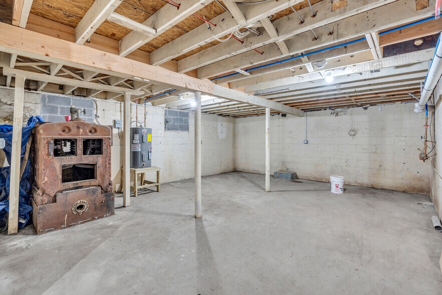 More Photos Of 736 Mantoloking Rd, Brick Storefront For Sale