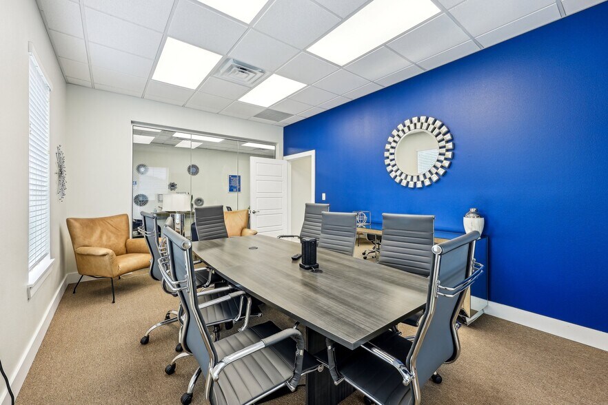 More Photos Of 217 E Debbie Ln, Mansfield Medical For Lease
