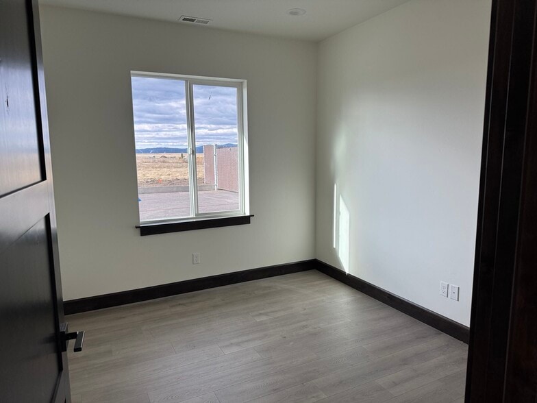 More Photos Of 3141 Bellanca, Hayden Industrial For Lease