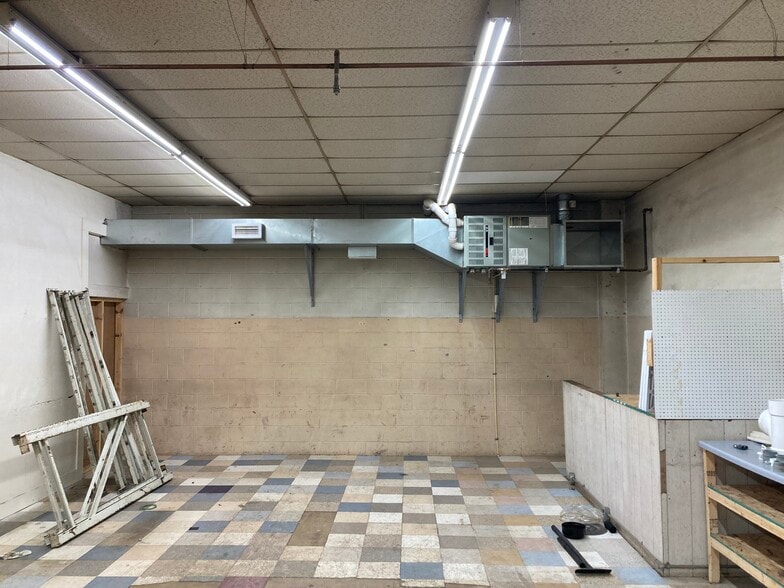 More Photos Of 429-431 Tower Ave, Superior Manufacturing For Sale