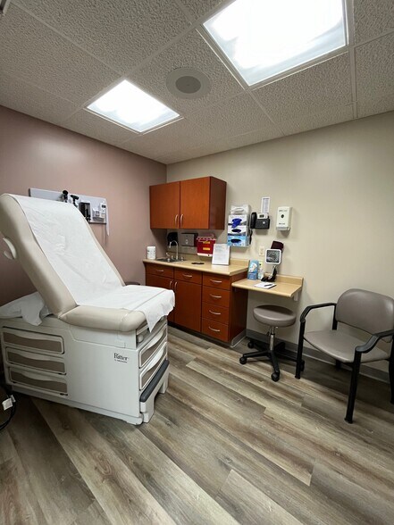 More Photos Of 600 Stony Brook Ct, Newburgh Medical For Sale