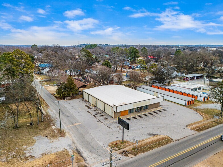 More Photos Of 858 N Central Ave, Batesville Freestanding For Sale