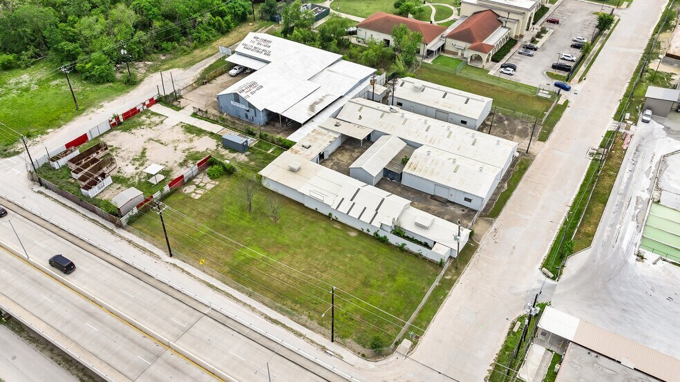More Photos Of 3314 Carr St, Houston Manufacturing For Sale