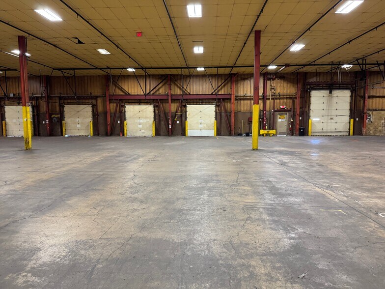 More Photos Of 2700 McDonough Rd, Joliet Manufacturing For Lease