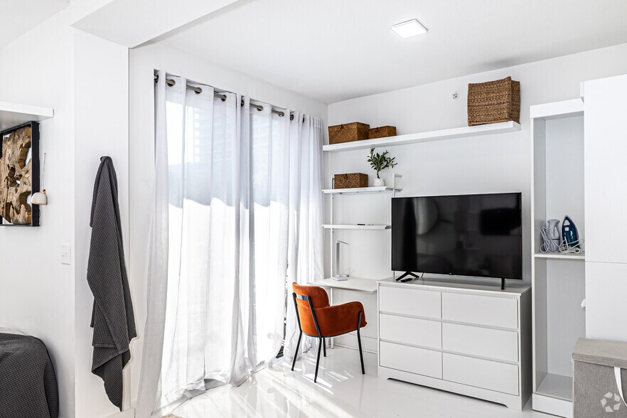 More Photos Of 2950 Summit St, Kansas City Apartments For Sale