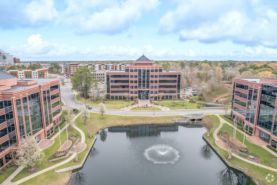 More Photos Of 272 Bendix Rd, Virginia Beach Unknown For Lease