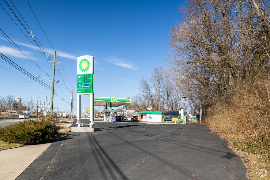 More Photos Of 231 US-206, Bordentown Service Station For Sale