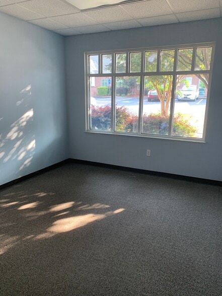 More Photos Of 203 Oakside Ln, Canton Medical For Sale