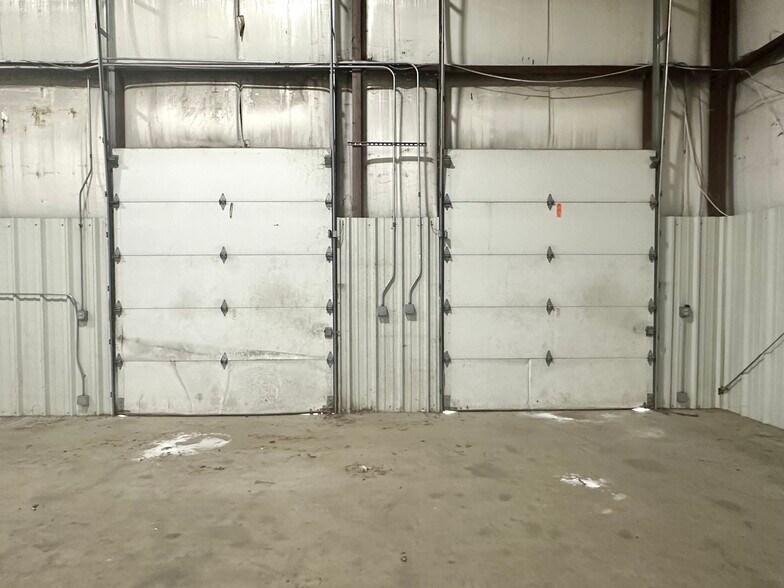 More Photos Of 5571 N Main St, Joplin Showroom For Sale