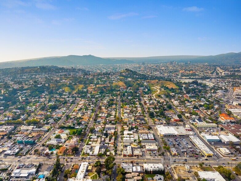 More Photos Of 2233 Addison Way, Los Angeles Apartments For Sale