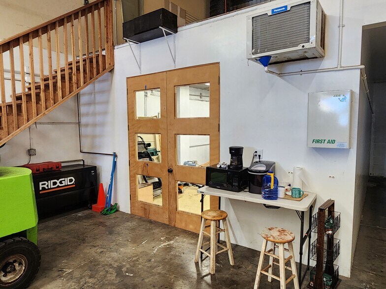 More Photos Of 401 Hookahi St, Wailuku Warehouse For Sale