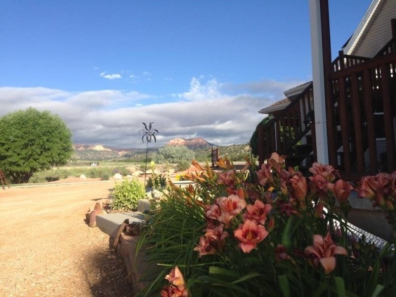 More Photos Of 412 S Highway 12, Tropic Hospitality For Sale