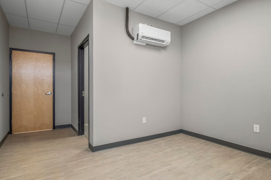 More Photos Of 20 N Rockwell Ave, Oklahoma City Unknown For Lease