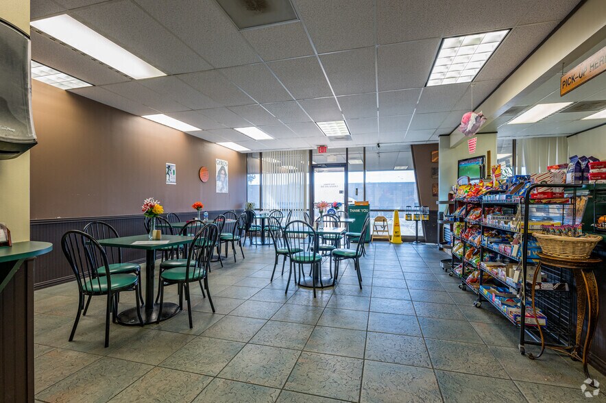 More Photos Of 1140 Empire Central Dr, Dallas Office For Sale