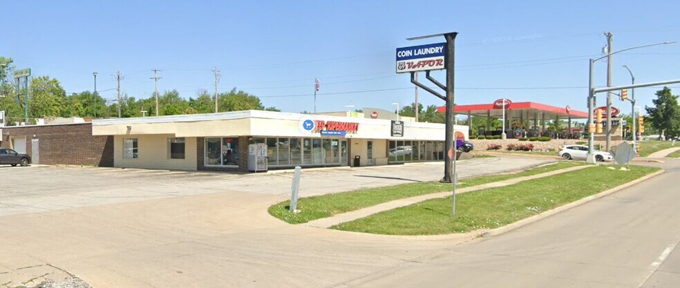 More Photos Of 5900-5904 SE 14th St, Des Moines Storefront For Sale