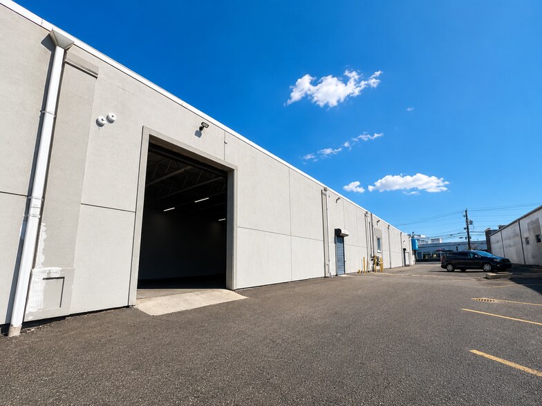 More Photos Of 168 Broad Hollow Rd, Farmingdale Freestanding For Lease